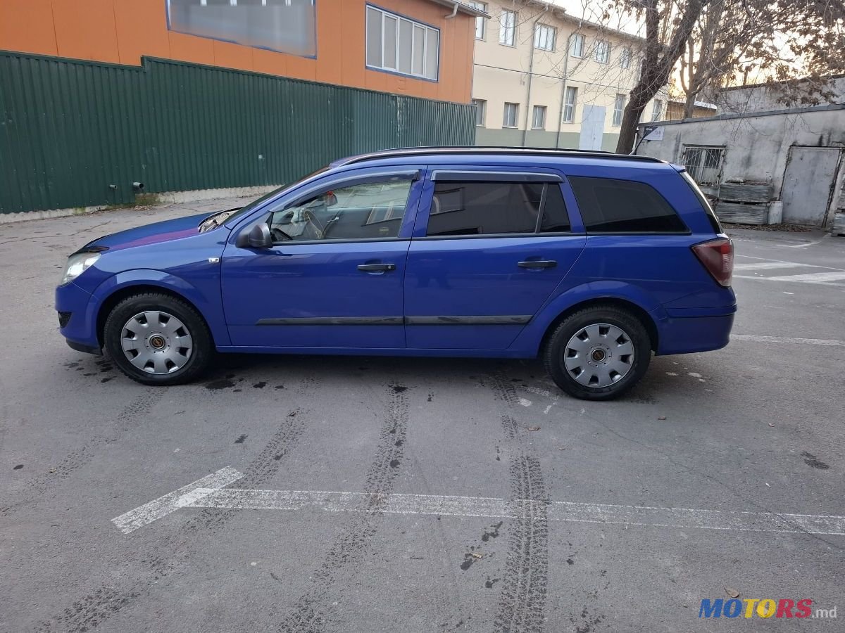 2008' Opel Astra photo #2