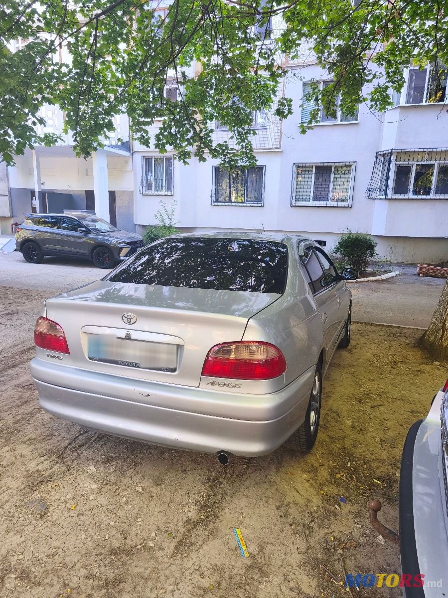 2002' Toyota Avensis photo #3