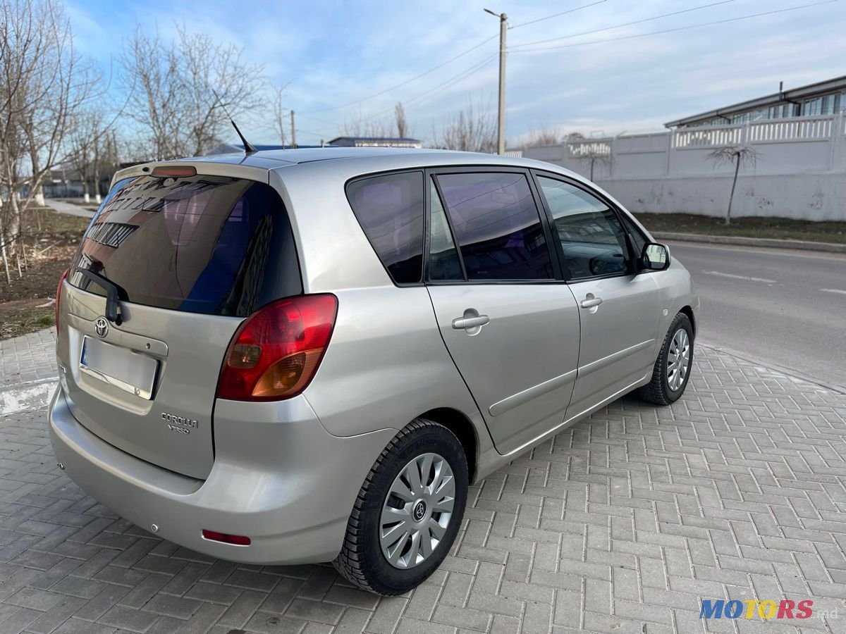 2004' Toyota Corolla Verso photo #4