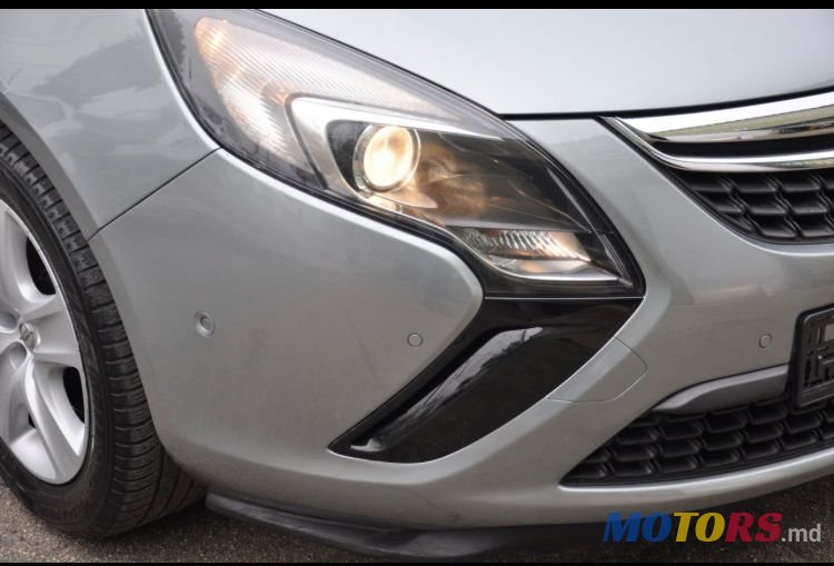 2012' Opel Zafira photo #2