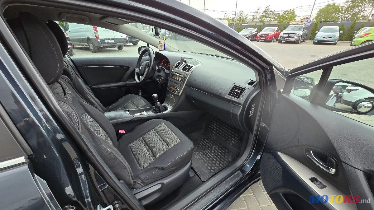 2011' Toyota Avensis photo #6