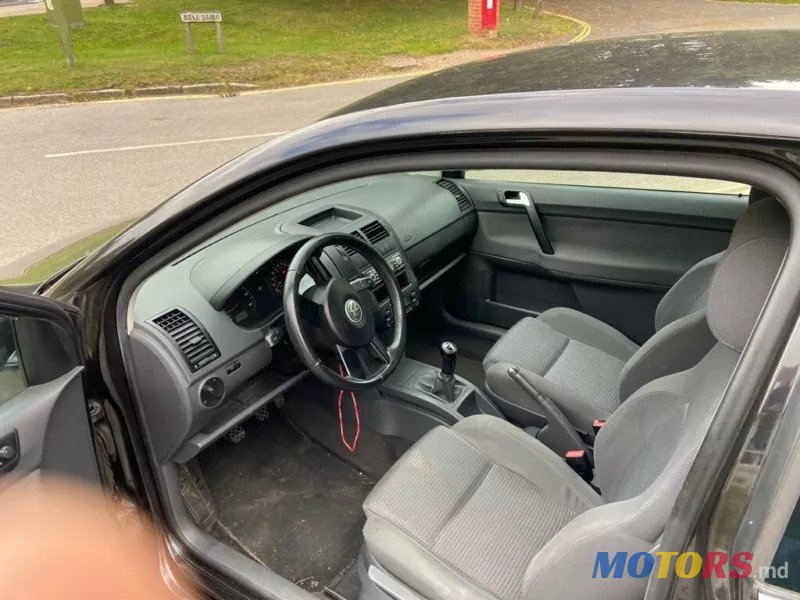 2004' Volkswagen Polo photo #7