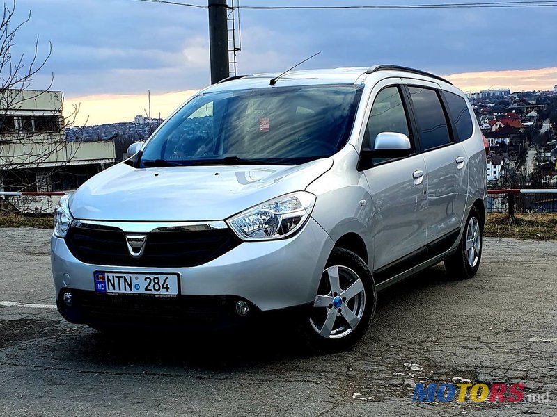 2013' Dacia Lodgy photo #3