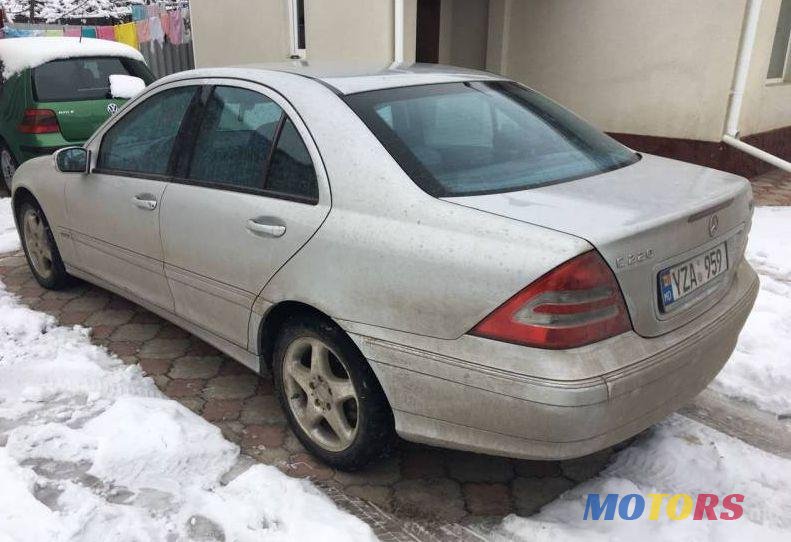 2001' Mercedes-Benz C photo #2