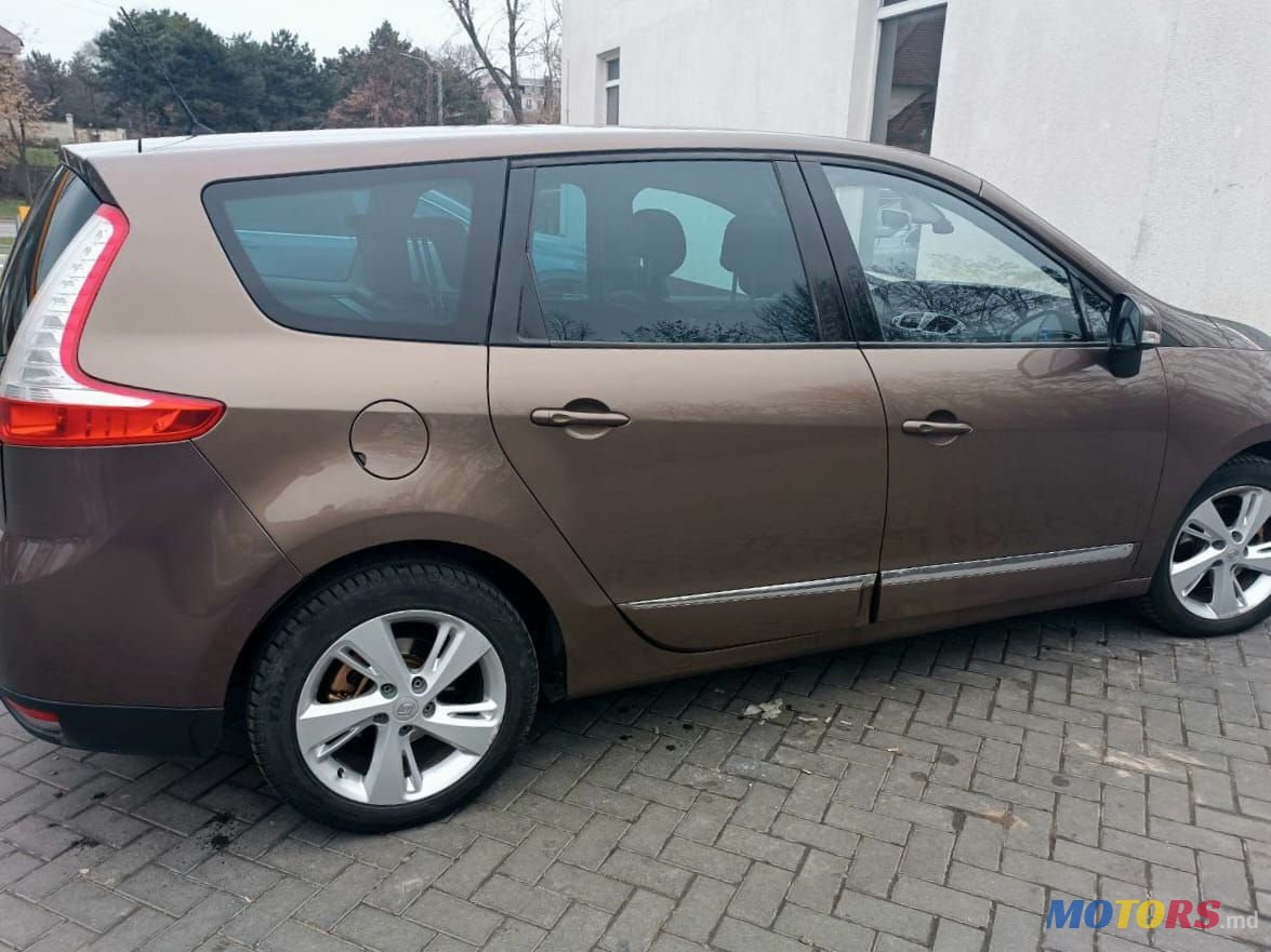 2012' Renault Grand Scenic photo #6
