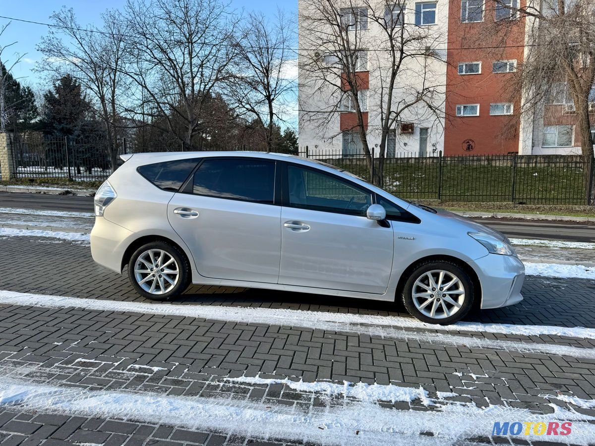 2013' Toyota Prius + photo #1