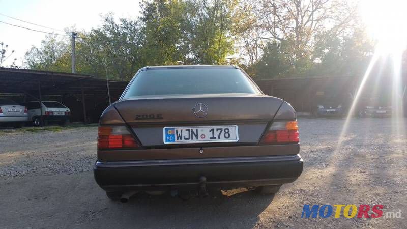 1993' Mercedes-Benz 124 photo #1