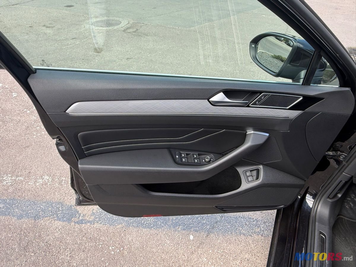 2021' Volkswagen Passat photo #6