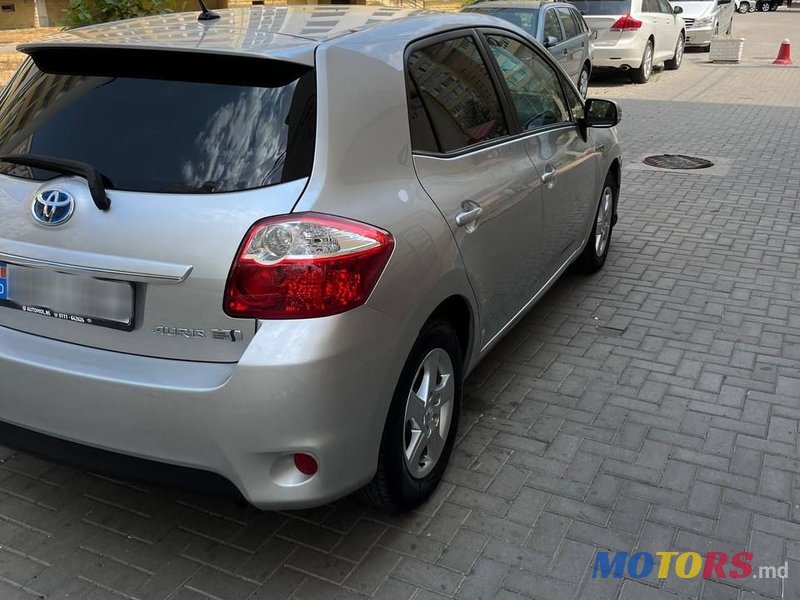 2011' Toyota Auris photo #5