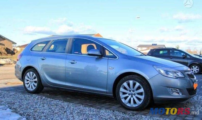 2011' Opel Astra photo #1