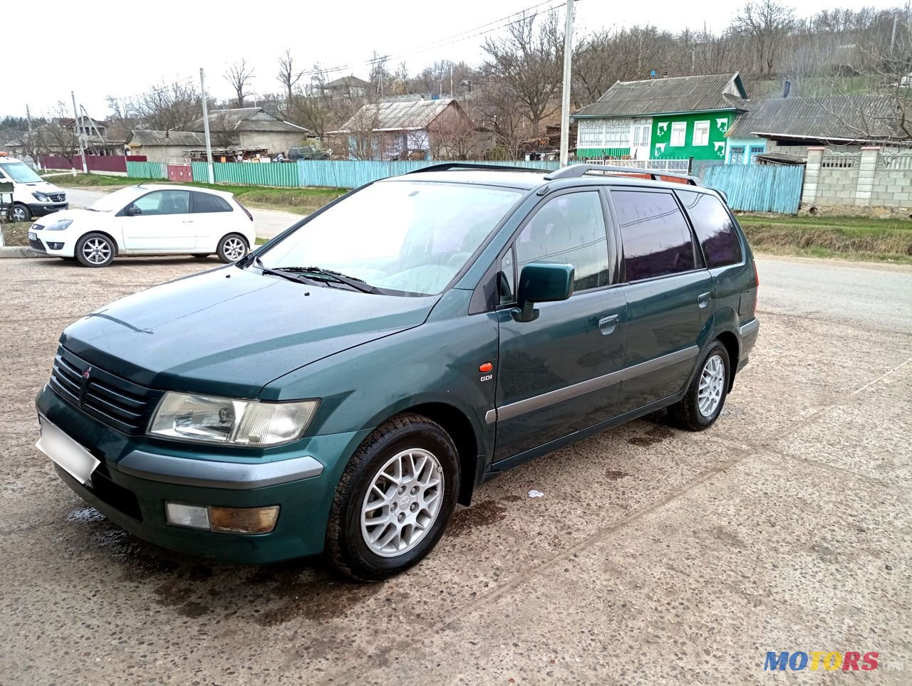 2000' Mitsubishi Space Wagon photo #1