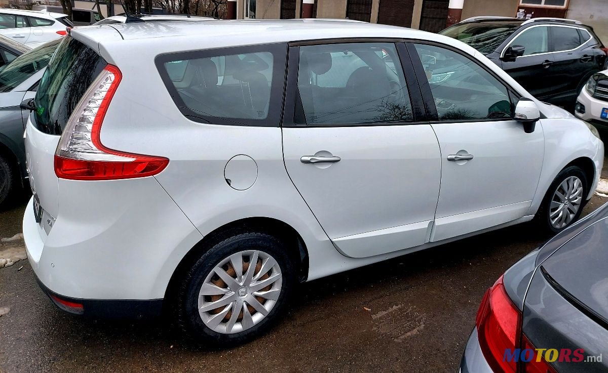 2011' Renault Grand Scenic photo #5