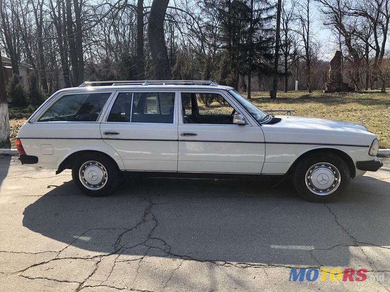 1985' Mercedes-Benz 300D S123 photo #2