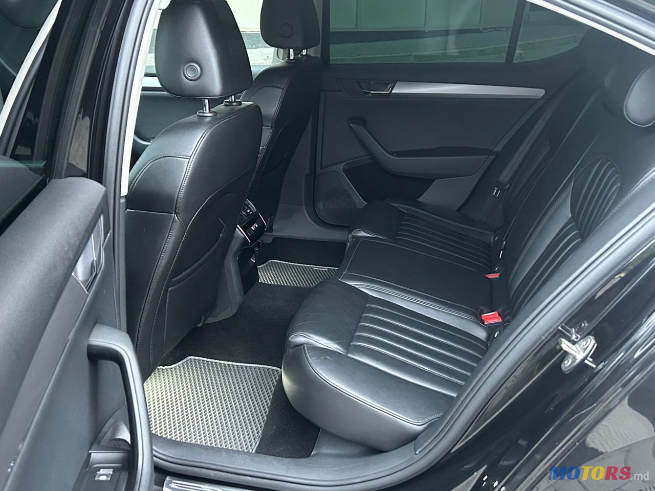 2016' Skoda Superb photo #5