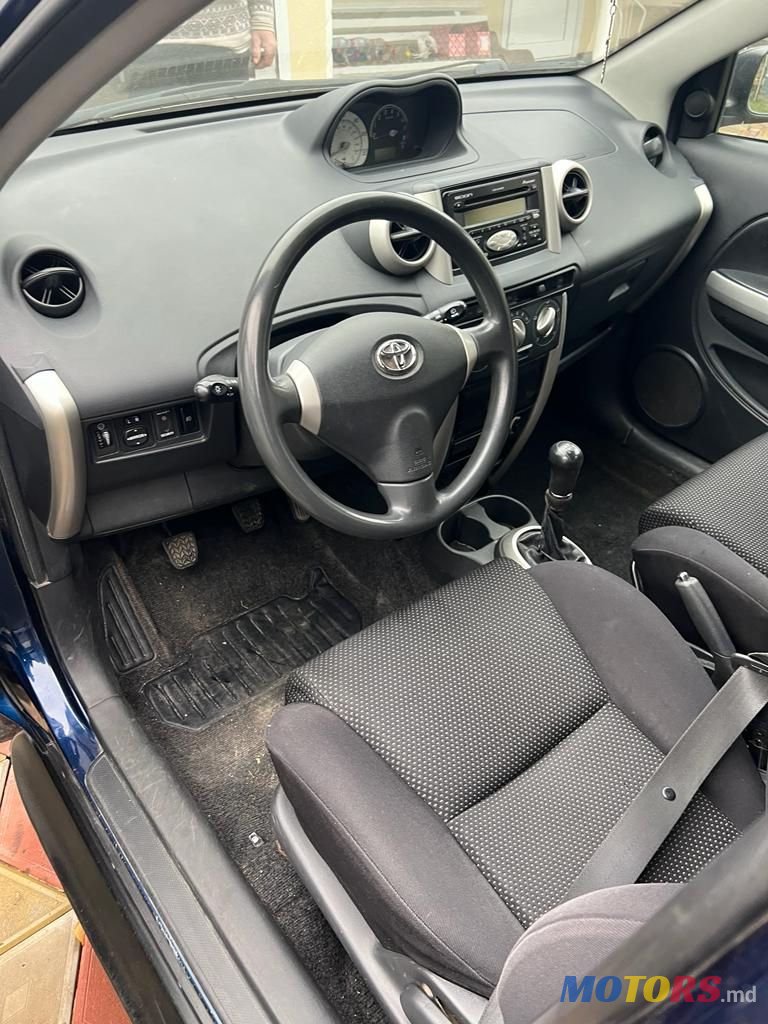 2004' Toyota photo #6