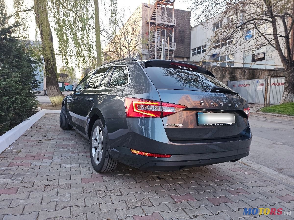 2019' Skoda Superb photo #4
