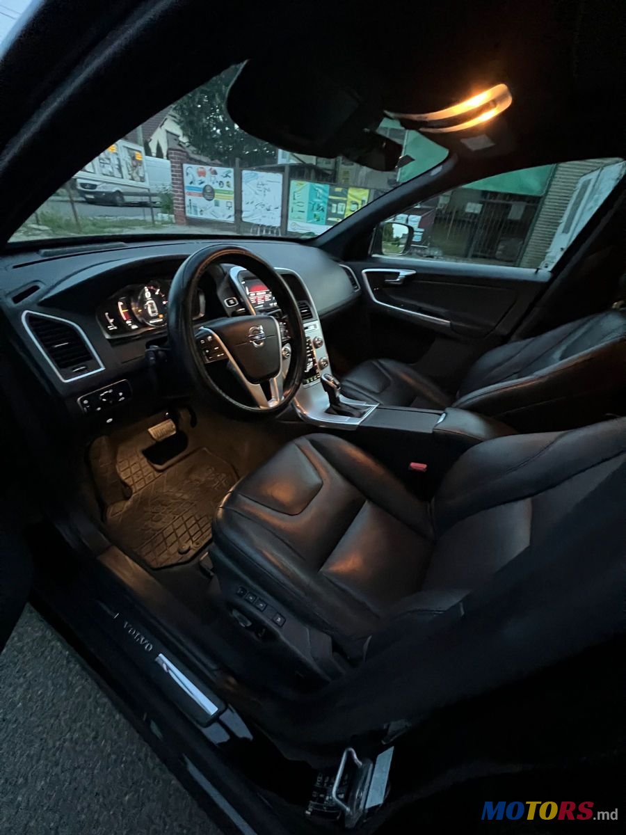 2016' Volvo XC60 photo #2