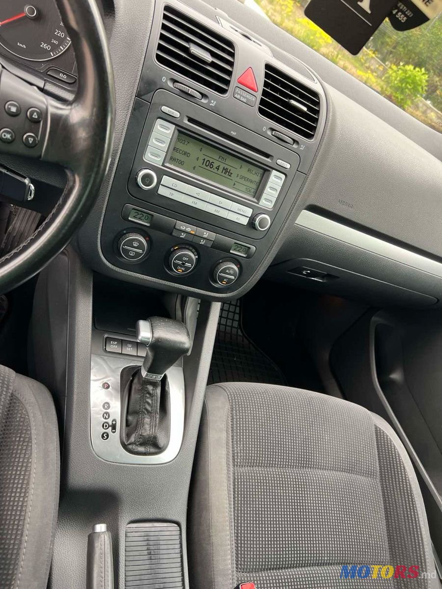 2008' Volkswagen Jetta photo #5