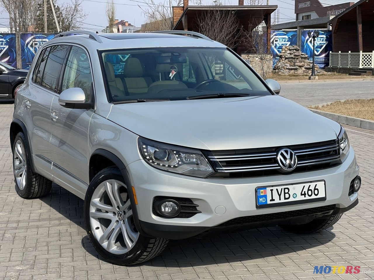 2012' Volkswagen Tiguan photo #1