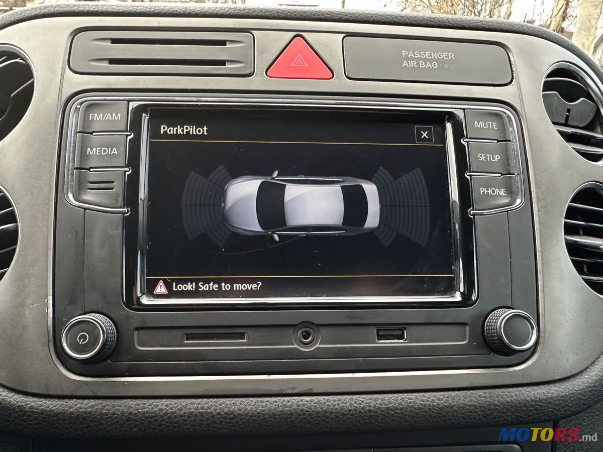 2009' Volkswagen Tiguan photo #5