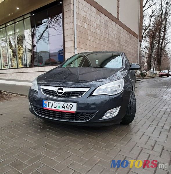 2012' Opel Astra photo #2