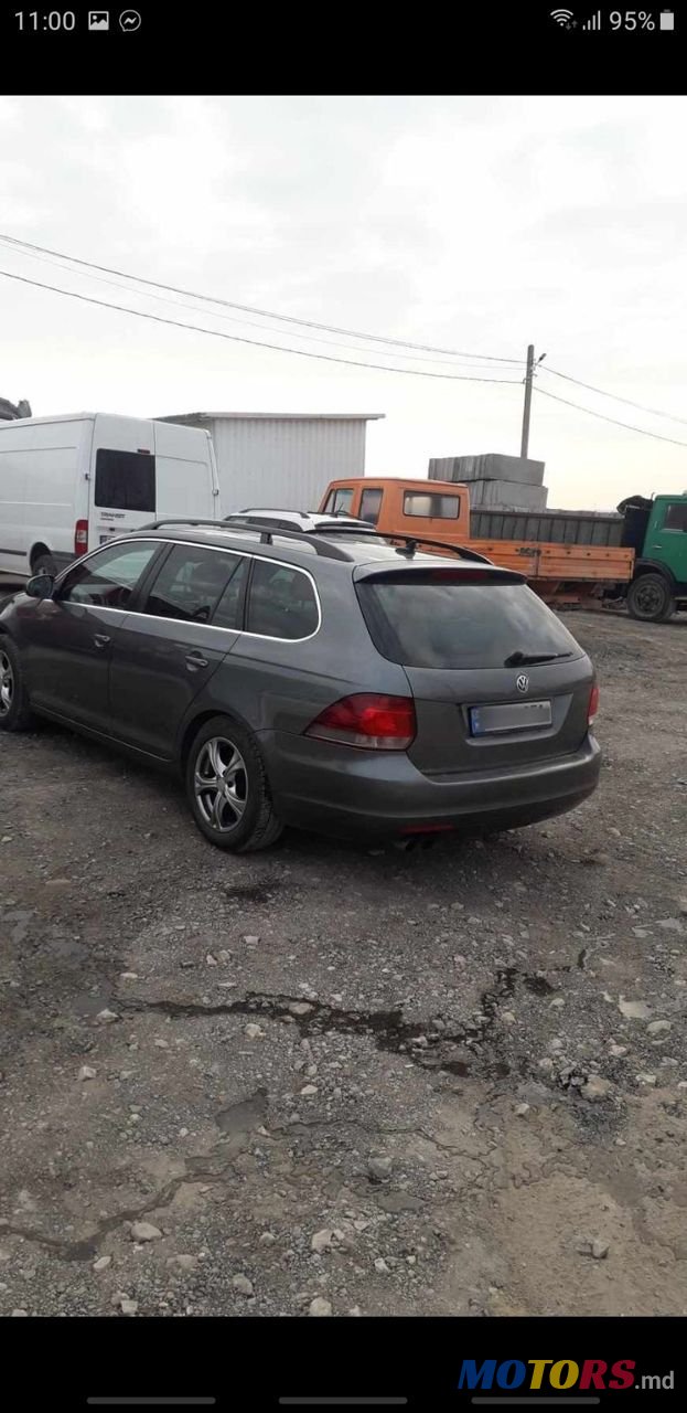 2010' Volkswagen Golf photo #2