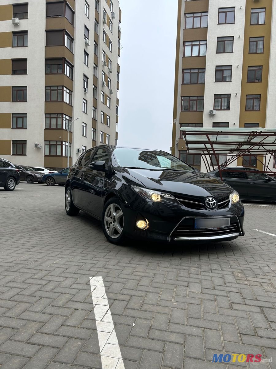 2013' Toyota Auris photo #1
