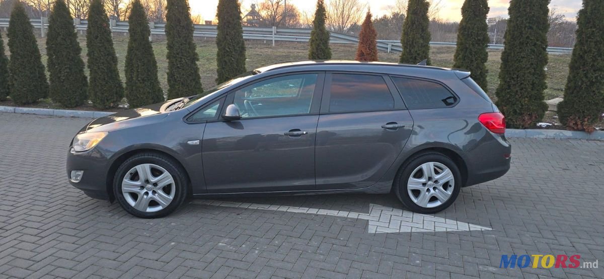 2012' Opel Astra photo #6