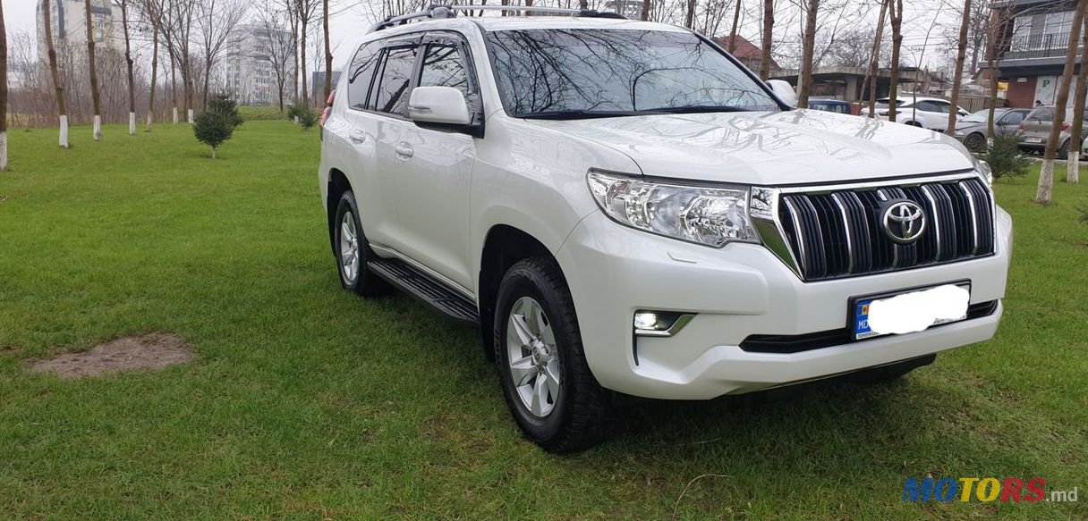 2018' Toyota Land Cruiser Prado photo #2