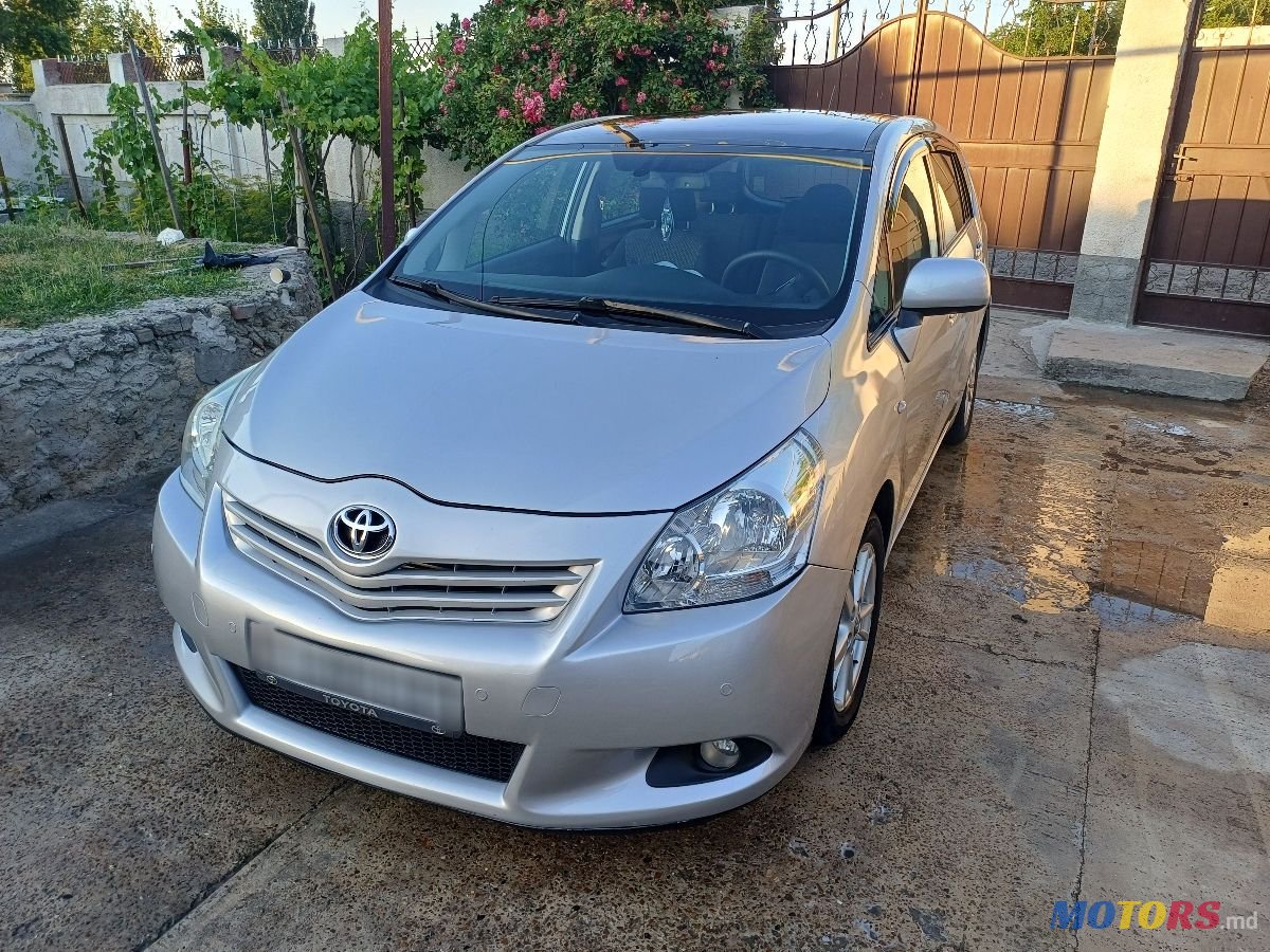 2010' Toyota Verso photo #1