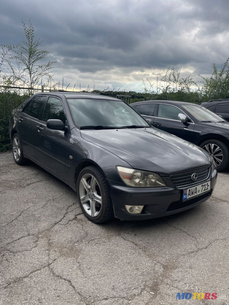 2000' Lexus Is Series photo #1