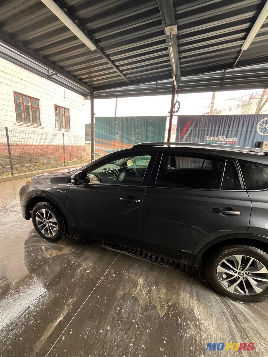 2017' Toyota RAV4 photo #2