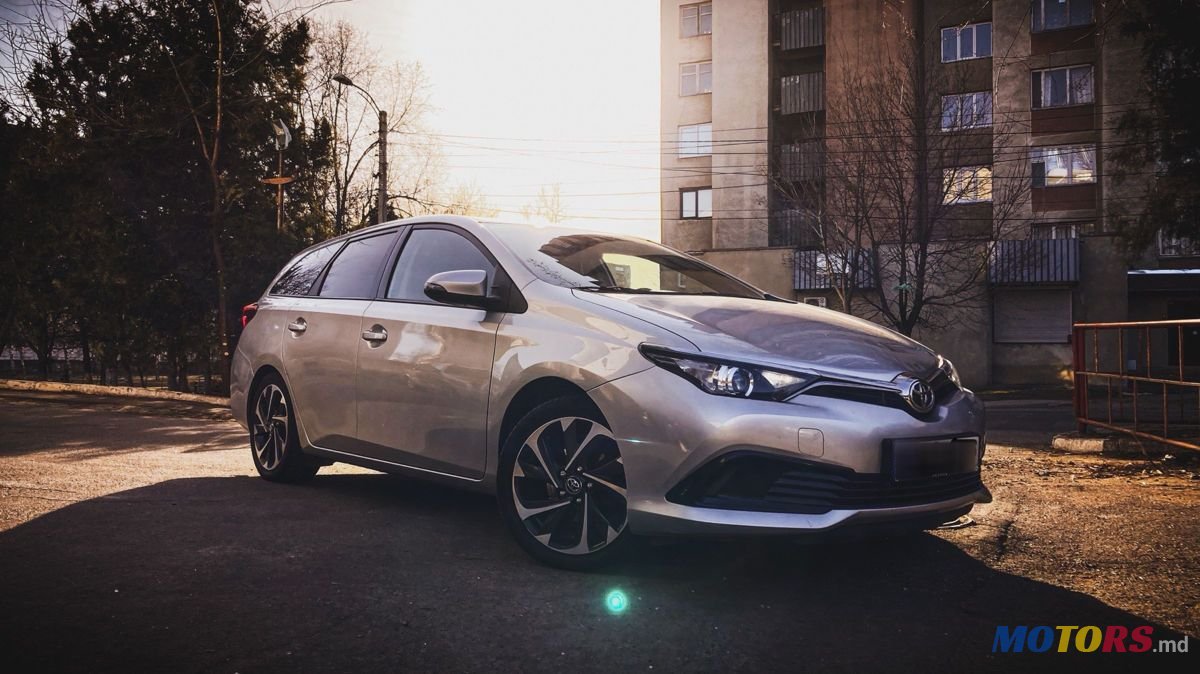 2015' Toyota Auris photo #2
