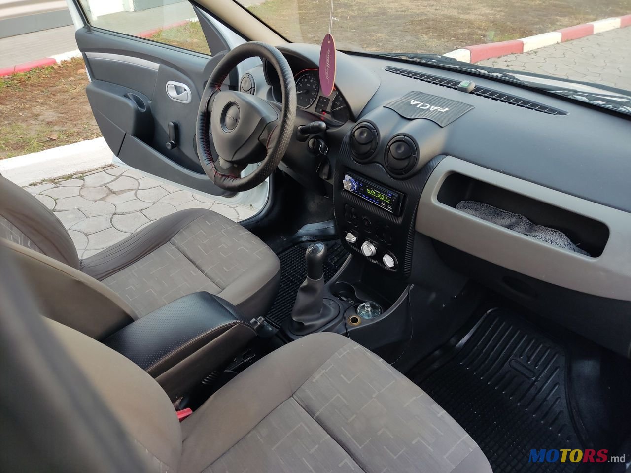 2010' Dacia Logan photo #3