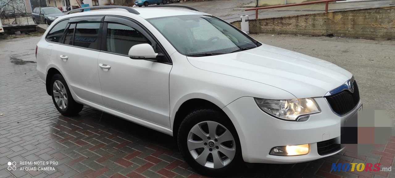 2011' Skoda Superb photo #4