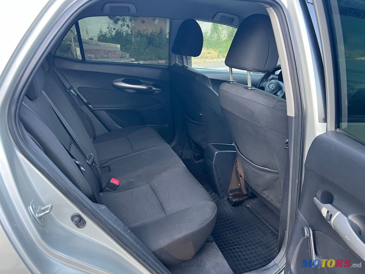 2007' Toyota Auris photo #5