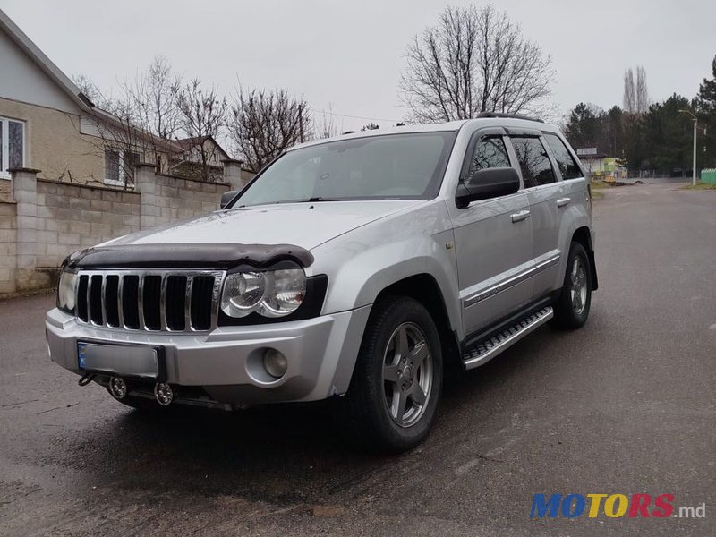 2005' Jeep Grand Cherokee photo #3