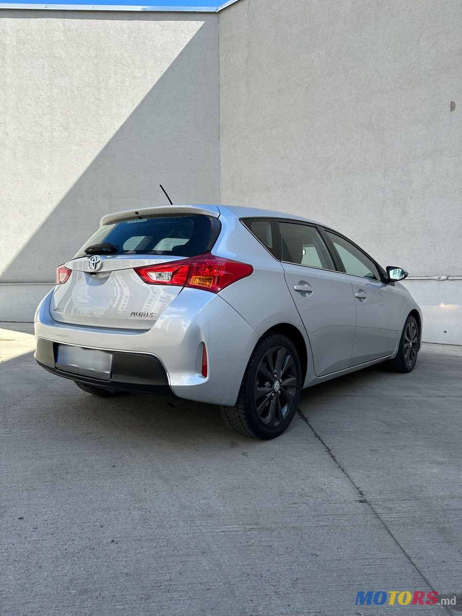 2014' Toyota Auris photo #5