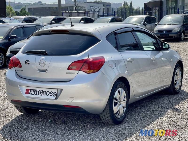 2012' Opel Astra photo #4