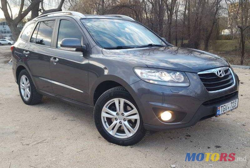 2011' Hyundai Santa Fe photo #1
