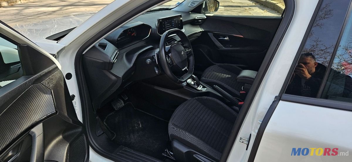 2021' Peugeot 2008 photo #4