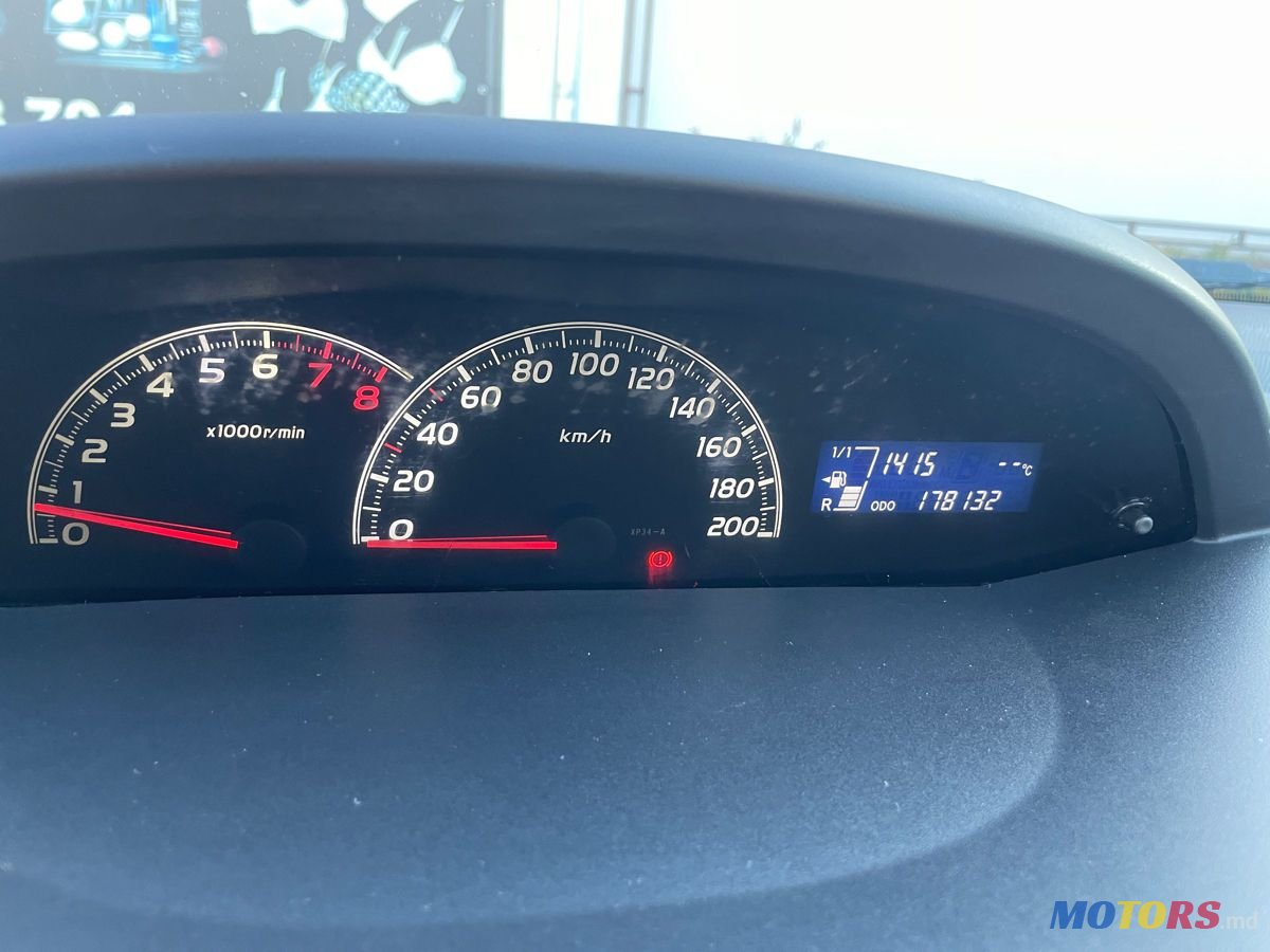 2010' Toyota Yaris photo #6