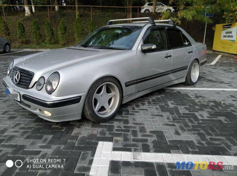 2001' Mercedes-Benz E photo #2