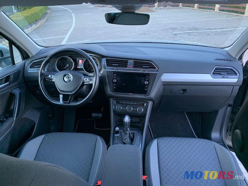 2019' Volkswagen Tiguan photo #5