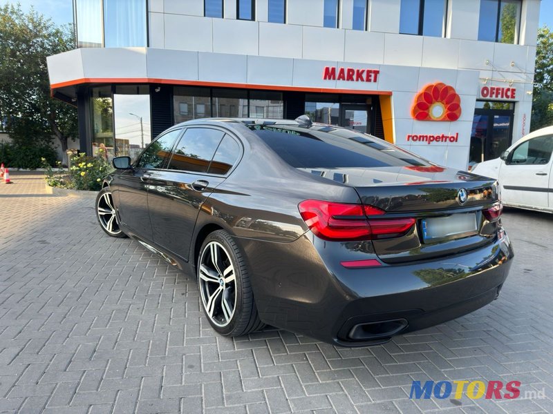 2016' BMW 7 Series photo #5