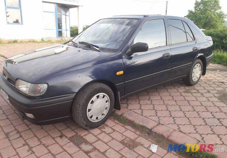1993' Nissan Sunny photo #1