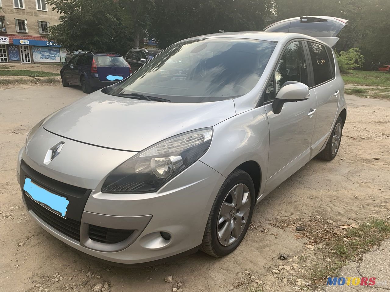 2011' Renault Scenic photo #1