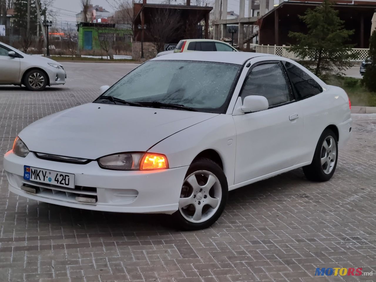 2002' Mitsubishi Mirage photo #1