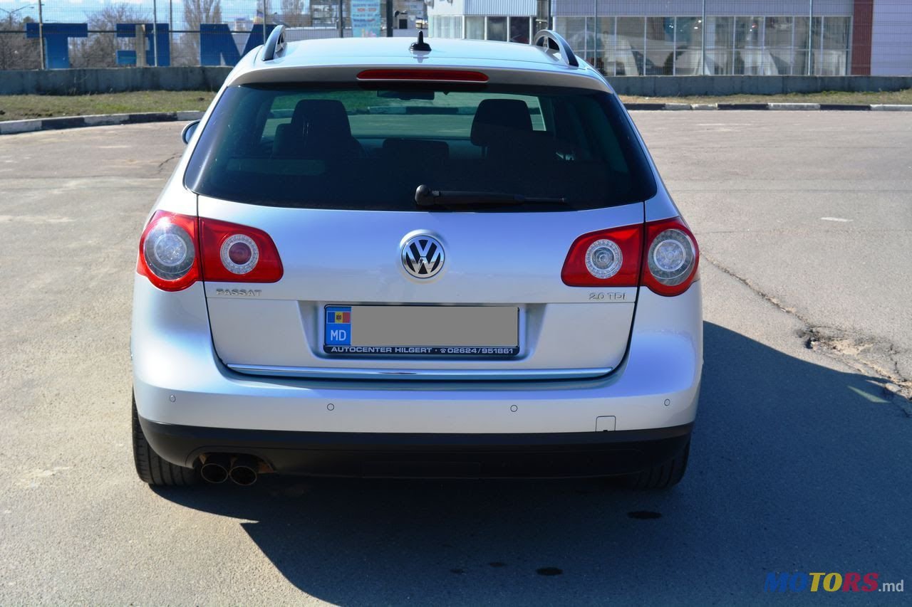 2010' Volkswagen Passat photo #4