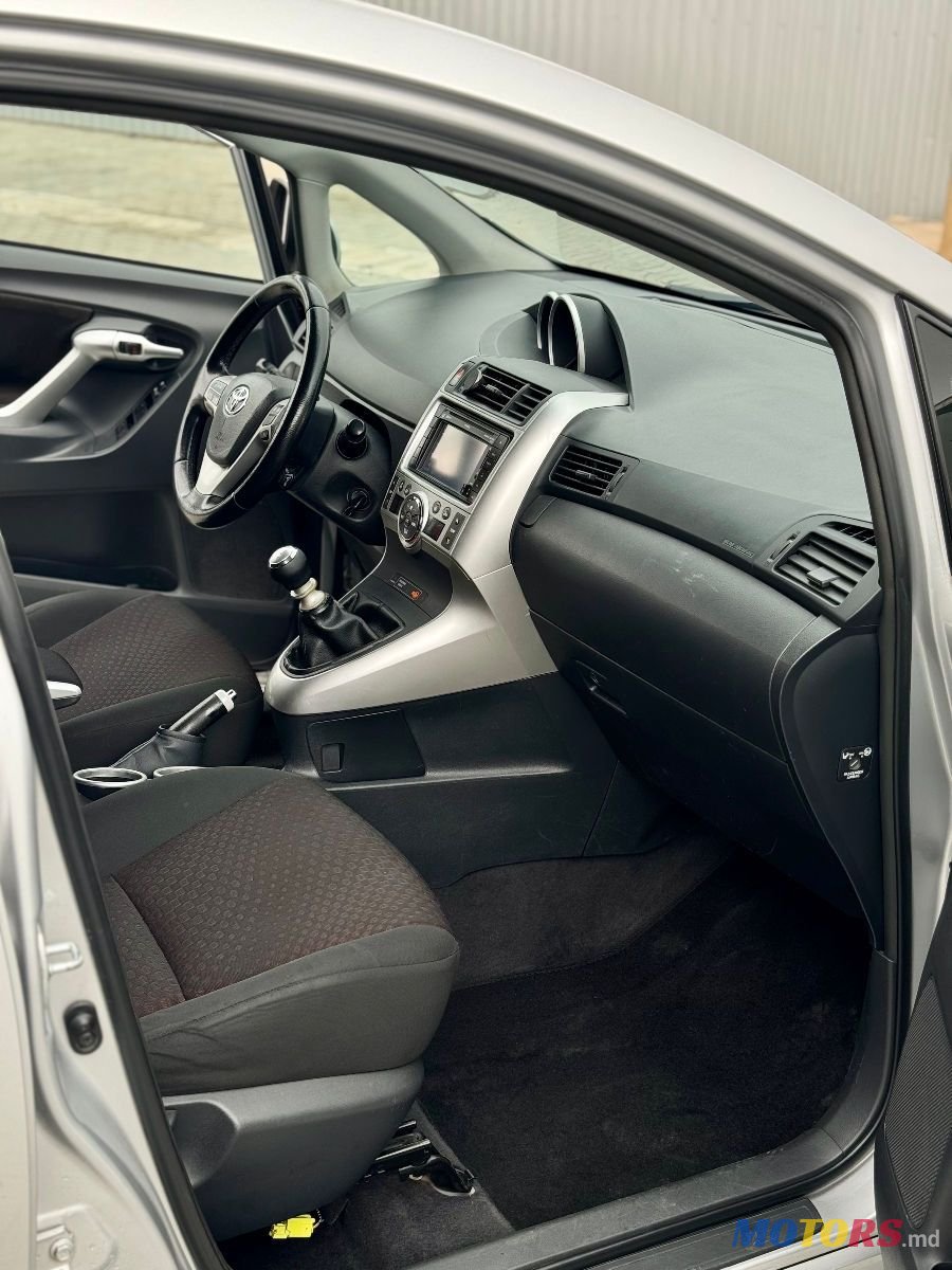 2010' Toyota Verso photo #5